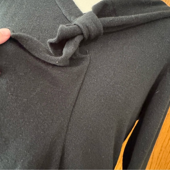 NWT Nouveaux Sweater Women’s Size XL Black Bow Knot Around the Neck Soft & Cozy - Picture 3 of 7